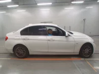 BMW 3-Series лот № 38242 оценка 3.5  с аукциона в Японии 2