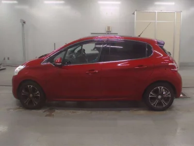 Peugeot 208  с аукциона в Японии