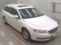 Volvo V70 лот № 38244 оценка 4  с аукциона в Японии 4