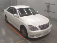 Toyota CROWN лот № 30786 оценка 4  с аукциона в Японии 4