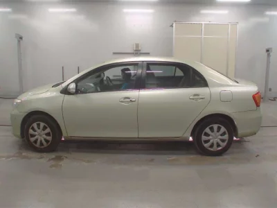 Toyota COROLLA AXIO  с аукциона в Японии