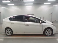 Toyota PRIUS PHV лот № 30725 оценка 4  с аукциона в Японии 2