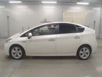 Toyota PRIUS PHV лот № 30725 оценка 4  с аукциона в Японии 3