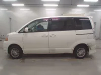 Toyota VOXY лот № 50140 оценка 3  с аукциона в Японии 3