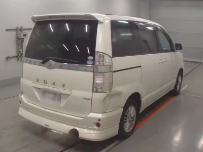 Toyota VOXY  с аукциона в Японии