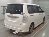 Toyota VOXY лот № 30736 оценка R  с аукциона в Японии 1