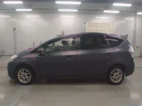 Toyota PRIUS ALPHA лот № 30879 оценка 3.5  с аукциона в Японии 3