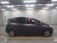 Toyota PRIUS ALPHA лот № 30879 оценка 3.5  с аукциона в Японии 2
