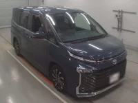 Toyota VOXY лот № 30811 оценка 4  с аукциона в Японии 4
