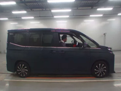 Toyota VOXY  с аукциона в Японии