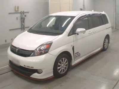 Toyota ISIS  с аукциона в Японии