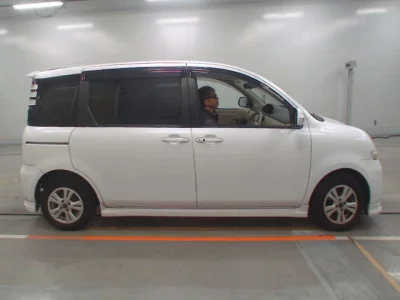 Toyota SIENTA  с аукциона в Японии