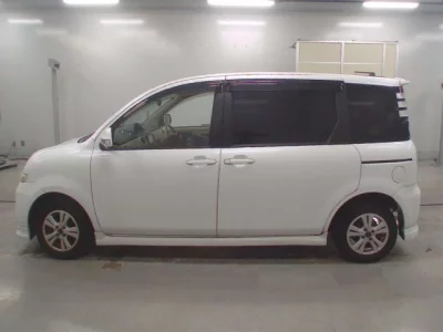 Toyota SIENTA  с аукциона в Японии