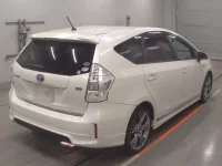 Toyota PRIUS ALPHA лот № 30813 оценка 3.5  с аукциона в Японии 1