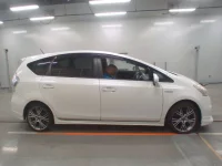 Toyota PRIUS ALPHA лот № 30813 оценка 3.5  с аукциона в Японии 2