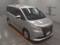 Toyota NOAH лот № 30772 оценка 4  с аукциона в Японии 4