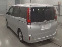 Toyota NOAH лот № 30772 оценка 4  с аукциона в Японии 5