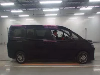 Toyota VOXY лот № 33245 оценка R  с аукциона в Японии 2