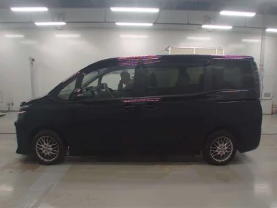 Toyota VOXY  с аукциона в Японии