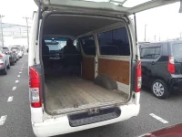 Toyota HIACE VAN лот № 30755 оценка 3  с аукциона в Японии 8