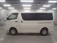 Toyota HIACE VAN лот № 30755 оценка 3  с аукциона в Японии 3
