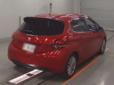 Peugeot 208  с аукциона в Японии