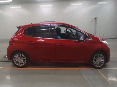 Peugeot 208  с аукциона в Японии