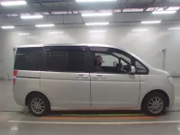 Honda STEP WAGON лот № 50152 оценка 3.5  с аукциона в Японии 2