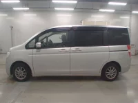 Honda STEP WAGON лот № 50152 оценка 3.5  с аукциона в Японии 3