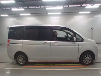 Honda STEP WAGON  с аукциона в Японии