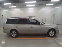 Nissan STAGEA лот № 33203 оценка 3  с аукциона в Японии 2