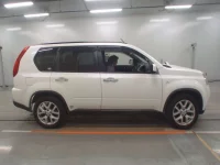 Nissan X-TRAIL лот № 30687 оценка 3.5  с аукциона в Японии 2