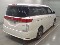 Nissan ELGRAND лот № 30810 оценка 3.5  с аукциона в Японии 1