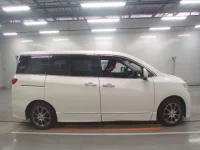 Nissan ELGRAND лот № 30810 оценка 3.5  с аукциона в Японии 2