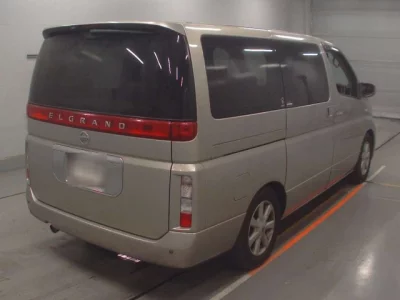 Nissan ELGRAND  с аукциона в Японии