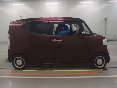 Honda N BOX SLASH