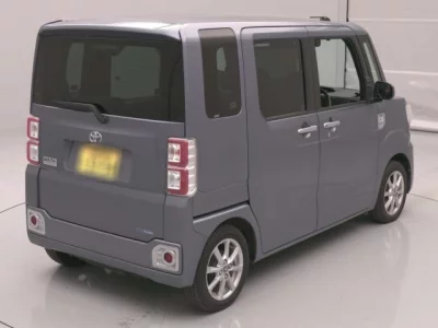 Toyota Pixis Mega