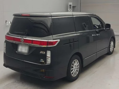 Nissan ELGRAND  с аукциона в Японии