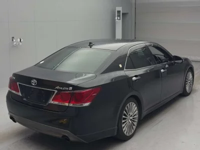 Toyota CROWN  с аукциона в Японии