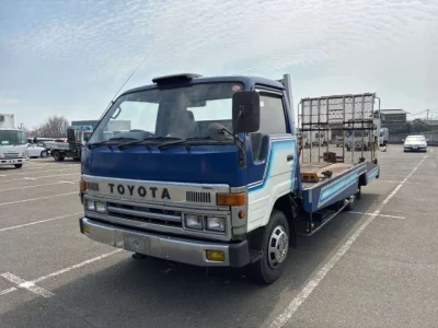 Toyota DYNA  с аукциона в Японии