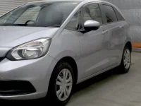 Honda FIT лот № 10047 оценка 4  с аукциона в Японии 3