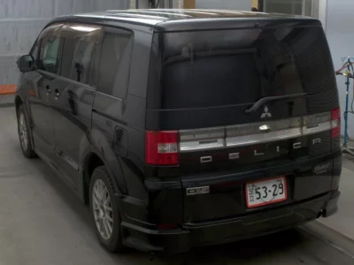 Mitsubishi Delica D:5