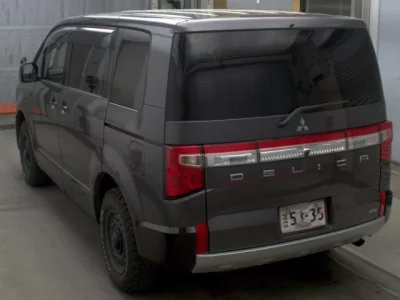 Mitsubishi Delica D:5
