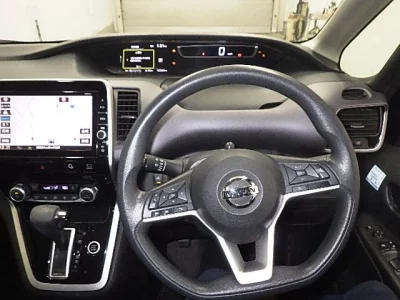 Nissan SERENA  с аукциона в Японии