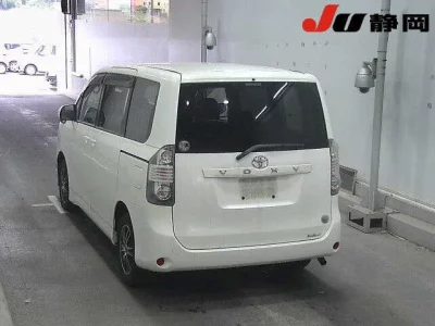Toyota VOXY  с аукциона в Японии