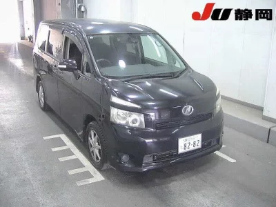 Toyota VOXY  с аукциона в Японии