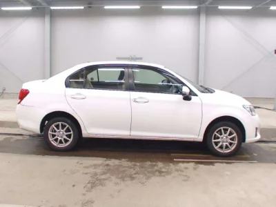 Toyota COROLLA AXIO  с аукциона в Японии