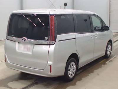 Toyota NOAH  с аукциона в Японии