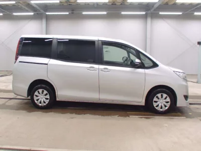 Toyota NOAH  с аукциона в Японии
