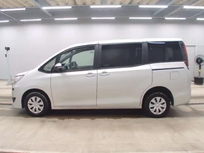 Toyota NOAH  с аукциона в Японии